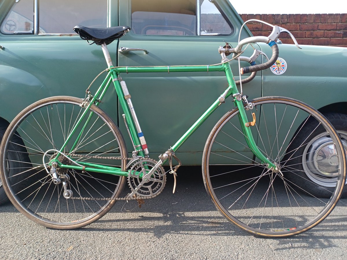 Banging on a bit now I know, but what a lovely machine to ride. No wonder that John Lennon fella liked his. Just like Reg Harris Gaz rides a Raleigh. https://t.co/7TuL35c3Ax