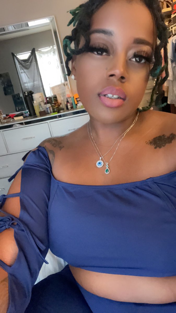 ebbthewriter's tweet image. Fine af… 😁😘 #prettywoman #yourmansfavfetish #itwasalladream #Ashes23 #firestarter #Glowup