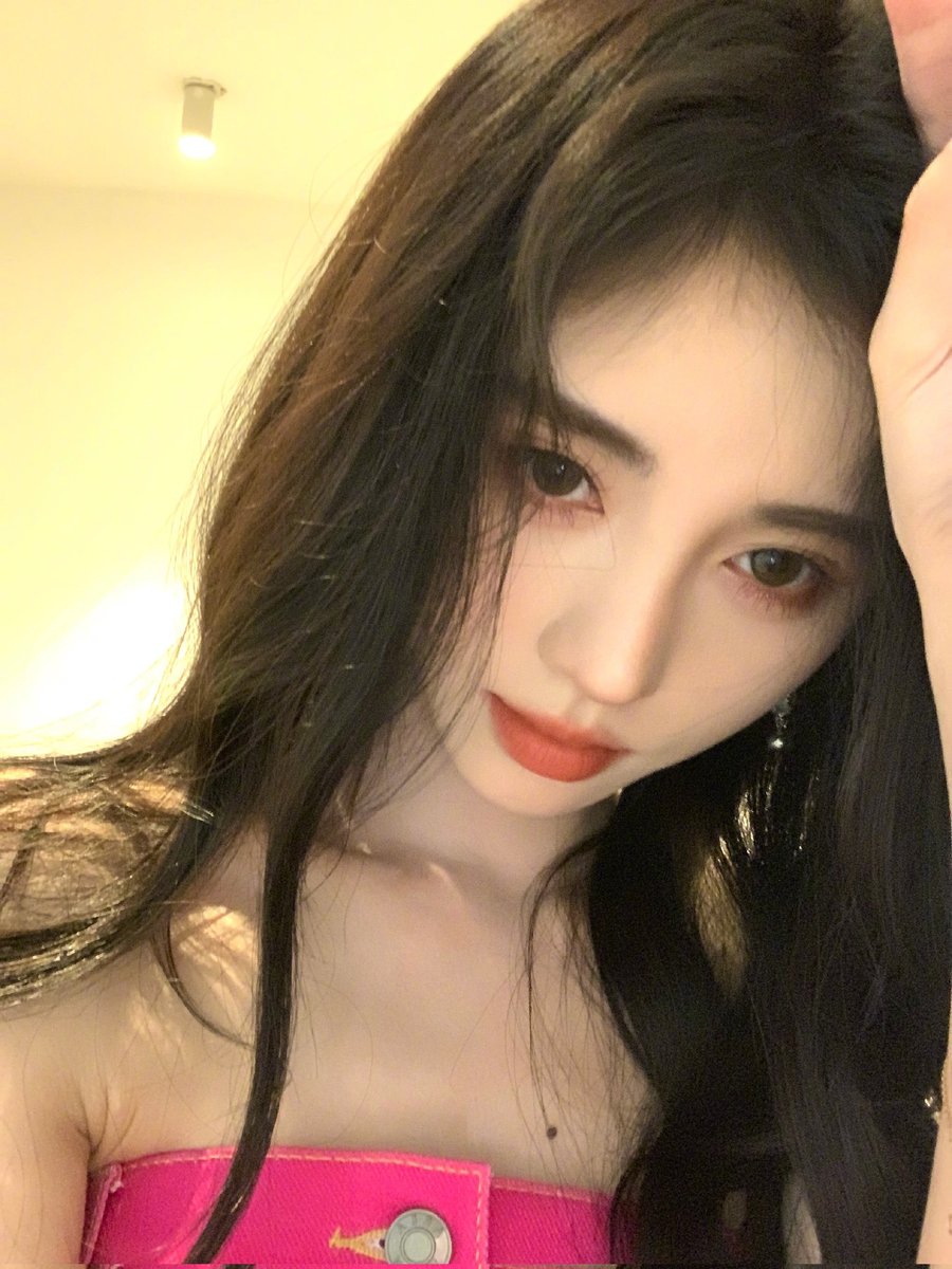 啊啊啊啊啊鞠妈久违的一字带，还是紫色的，配上脚链和红甲，直接跪舔滑了🥵🥵 https://t.co/yXsMOCXsnq
