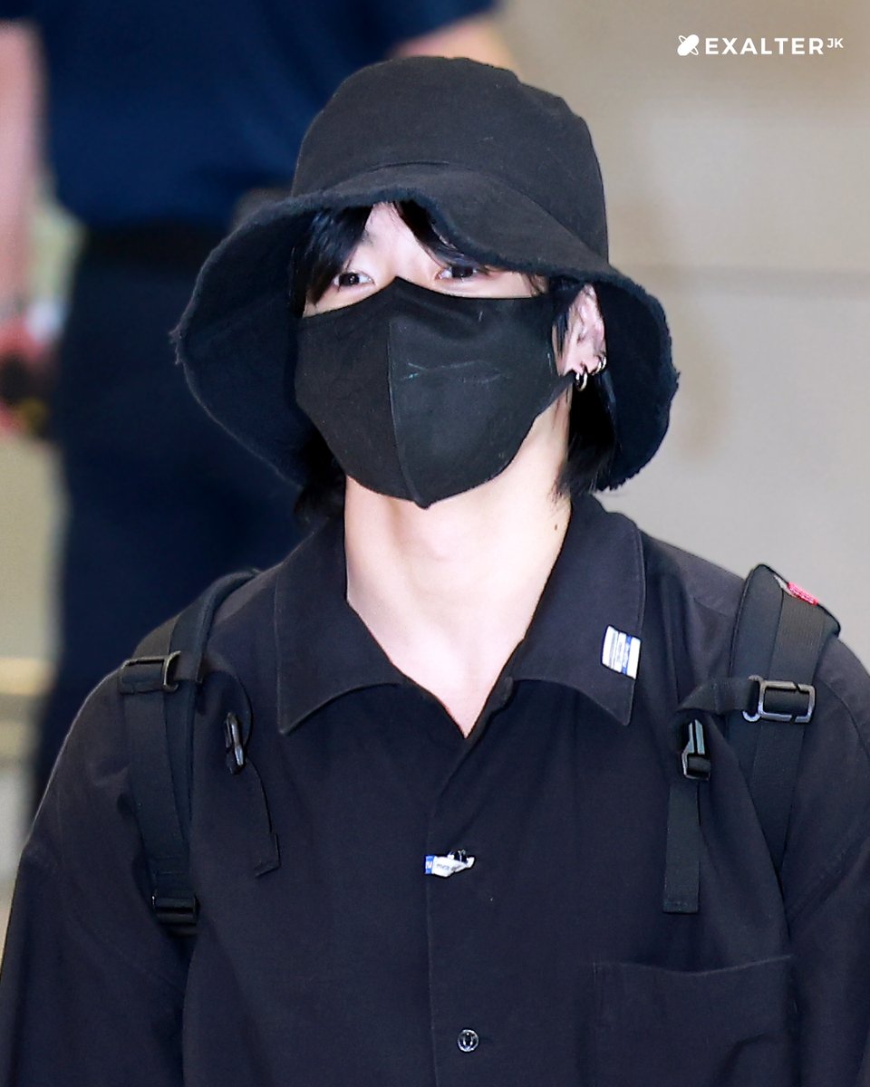 exalter_jk's tweet photo. [230724] 정국 입국

우리 정국이 건강하게 돌아왔네유💜 Seven 데뷔 성공 너무 축하해요 🫶🏻 우리 쿠키 수고 하셨습니다 😘 잘 쉬어 ~~

#JungKook_Seven #Jungkook #정국 https://t.co/9b9FACk3Wv