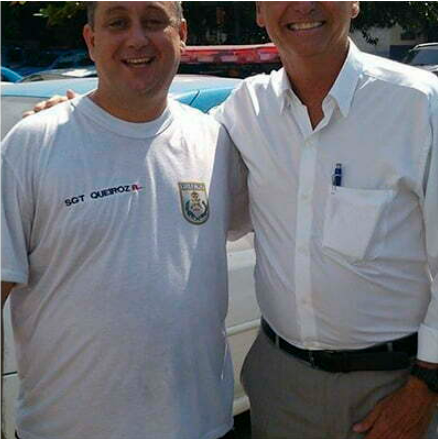 ThiagoResiste's tweet photo. ATENÇÃO!! Élcio Queiroz (foto) CONFESSOU que assassinou Marielle junto de Ronnie Lessa, vizinho de Bolsonaro (foto). Após o assassinato o bombeiro bolsonarista Maxwell Corrêa fez a desova do carro usado no crime.

Ainda não se sabe quem era o 3º integrante do carro e nem por que Élcio disse que ia à casa de JAIR BOLSONARO ao entrar no condomínio Vivendas da Barra pra buscar o assassino Ronnie Lessa.

Tic-tac tic-tac tá chegando no CHEFÃO!!