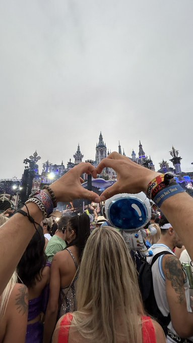 Each year @tomorrowland just gets better!! I've met so many amazing people and will be forever grateful<a class="tags" target="_blank" title="On Twitter" href="/?out=eyJ0eXAiOiJKV1QiLCJhbGciOiJIUzUxMiJ9.eyJpYXQiOjE3MjA3NTA3MDQsImlzcyI6InR3cG9ybnN0YXJzLmNvbSIsIm5iZiI6MTcyMDc1MDcwNCwiZXhwIjoxNzUyMjg2NzA0LCJyZWRpcmVjdF91cmwiOiJodHRwczovL3R3aXR0ZXIuY29tL3RvbW9ycm93bGFuZCJ9.1myYpVQQjNhCC-pNUEFRFzg-cWfC5a9N7z_Q8N_zTo1zGe0LK_TAFosMU__NC1TAlGbhMzZox6J1YnnsDhfLuQ">@tomorrowland</a>
