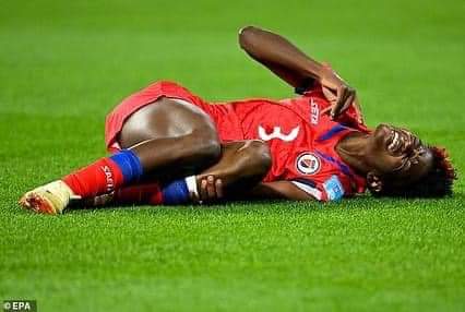 HaitiSportU's tweet photo. Coup dur pour la sélection nationale féminine: Jennyfer Limage va manquer le reste de la Coupe du Monde féminine! 

Contrainte de quitter le match contre l’Angleterre suite à une blessure, la défenseuse haïtienne sera forfait pour plusieurs.🇭🇹

#womensworldcup2023 #alasso https://t.co/DsgePJXlEg
