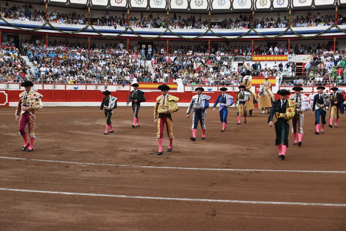 burladerotv's tweet photo. FESTEJO.- La 4ยช de Santander, toro a toro en Burladero #Santander @lancesdefuturo #Santiago @PacoGalache @juanortegapr @urdialesweb @InfoDanielLuque #Galache @aitor_vian @LaraToca https://t.co/mMaowrJiU9 https://t.co/JUvpisfLHL