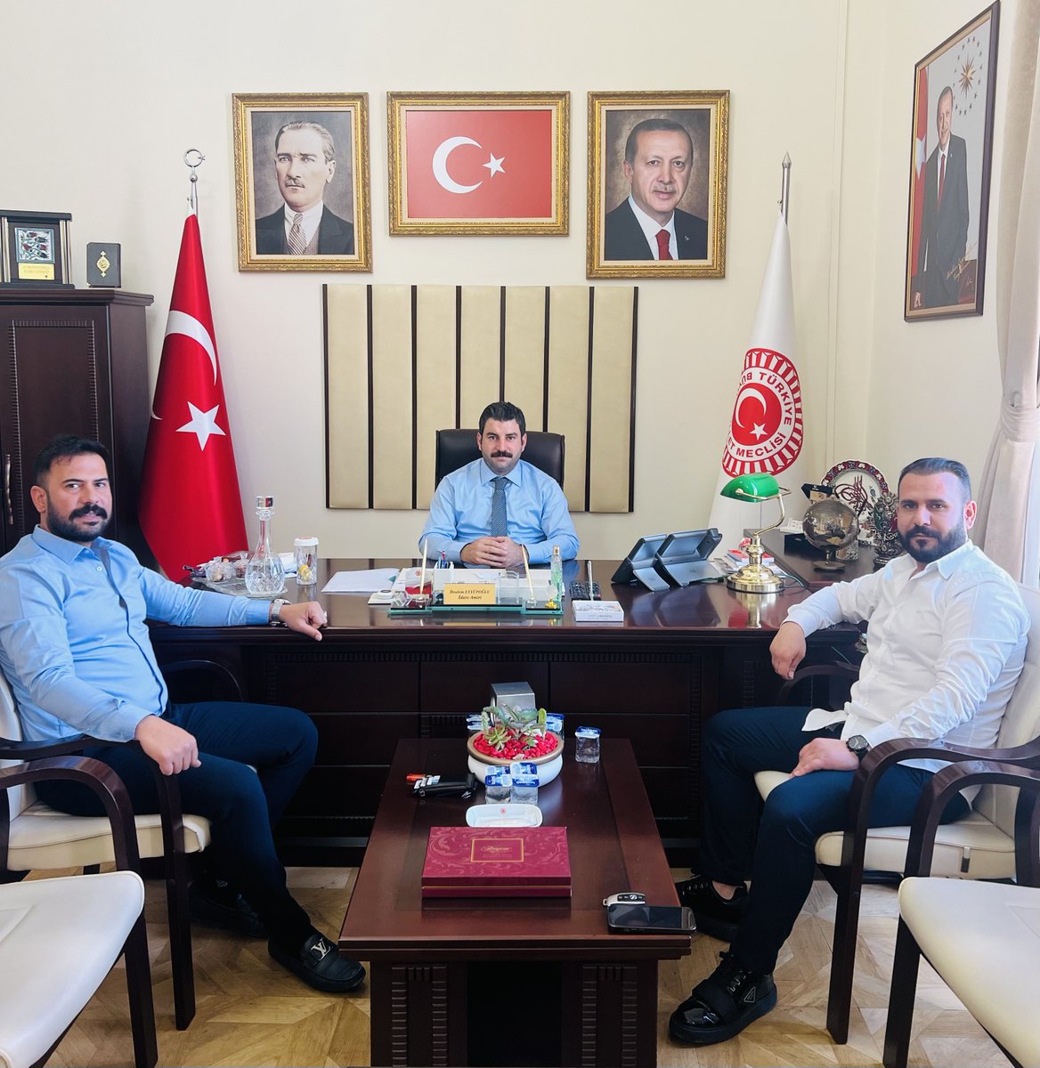 Selman Parlak (@selmanparlakk) on Twitter photo T.B.M.M İdare Amiri, Şanlıurfa Milletvekilimiz ağabeyim Sn. @ibrahimeyyupoglu 'nu makamında ziyaret ettik.
İlgi ve alakasından dolayı teşekkür ederim.
<a href="/ahmetparlakk63/">Ahmet parlak</a> T.B.M.M İdare Amiri, Şanlıurfa Milletvekilimiz ağabeyim Sn. @ibrahimeyyupoglu 'nu makamında ziyaret ettik.
İlgi ve alakasından dolayı teşekkür ederim.
<a href="/ahmetparlakk63/">Ahmet parlak</a>