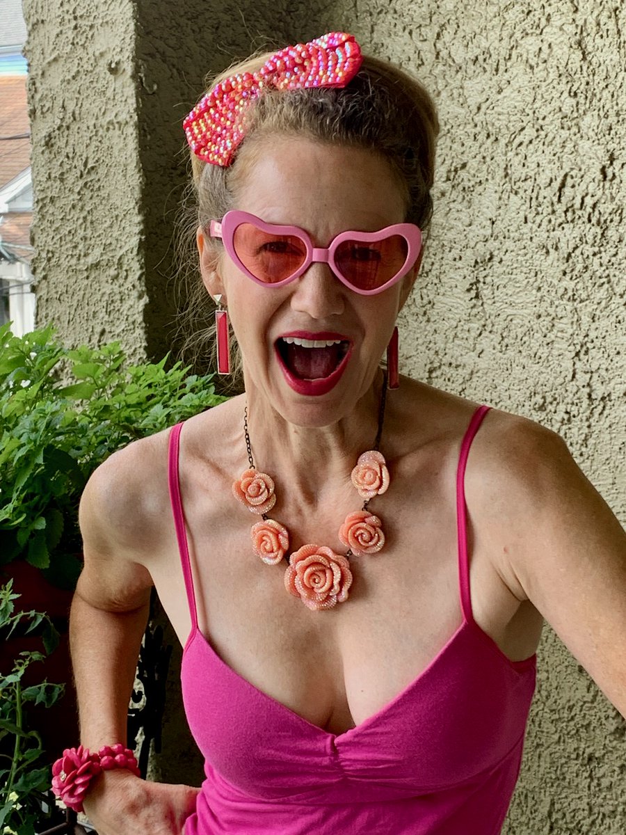 KnowSmallParts's tweet photo. Feeling pretty in pink! #prettyinpink #pinkitup #thinkpink @blushball #pinktastic https://t.co/7VhsNmDdQP