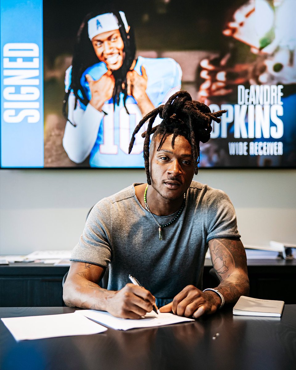 RT @NFL_DovKleiman: Update: #Titans now have officially signed Pro-Bowl WR DeAndre Hopkins.

https://t.co/iJ12gzqmRE