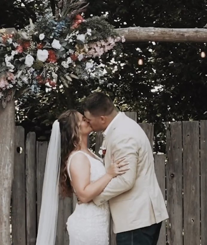 cwhite_ou's tweet photo. Saturday was a proudest moment of being her dad. Oldest daughter married a hard working/dedicated guy in @StoneHageman. He has values reflected in his upbringing in a quality family. Thankful @ejhwhite has married into this family. Love them both! To many years of happiness 🥂! https://t.co/L5zMWuOhKy