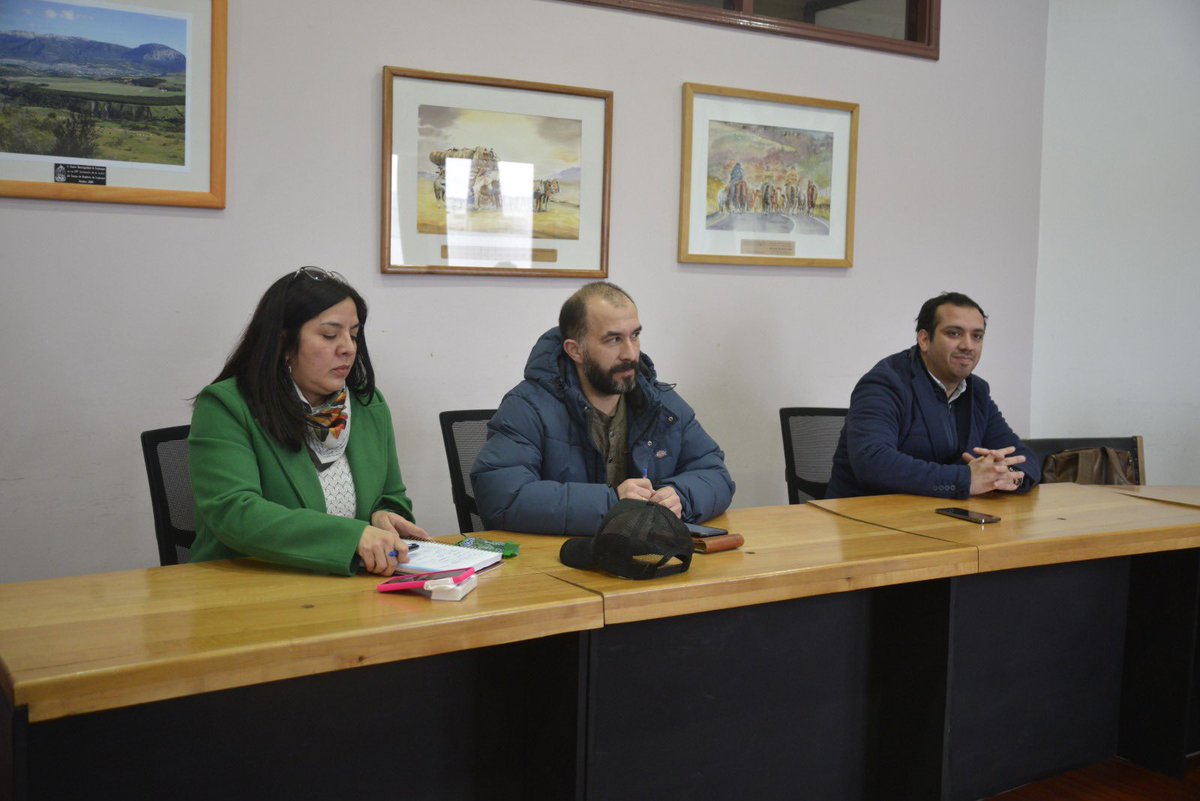 Durante esta jornada el seremi <a href="/AlanEspinozaO/">Alan Espinoza Ortiz</a> , junto al Gerente Sede <a href="/INFOR_Patagonia/">INFOR PATAGONIA</a> Jaime Salinas, se reúnen con el alcalde de la <a href="/municoyhaique/">Ilustre Municipalidad de Coyhaique</a> y su equipo para coordinar acciones que fomenten la #AgriculturaFamiliarCampesina