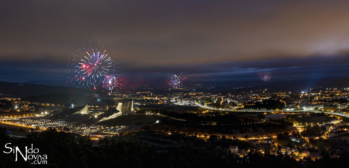 Hoxe o ceo de Compostela iluminarase cos Fogos Do Apóstolo.
Si vas a acercarte a algunha ubicación a velos… vai con tempo (hai varias zonas de disparo)