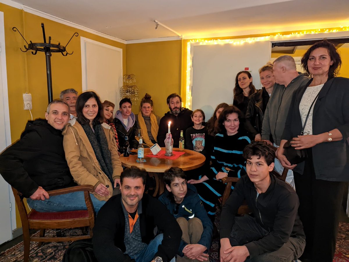 💥 CALL FOR ARTISTS 💥 
Künstler*innen von allen Bereichen,
Wir suchen Verstärkerung für unser tolles " Wir sind Vielfalt" Team!
Hast du Fragen? Ideen? Inspirationen?
Teile sie mit uns und melde dich unter: elisa.locori@solibund.de

Wir freuen uns auf dich!