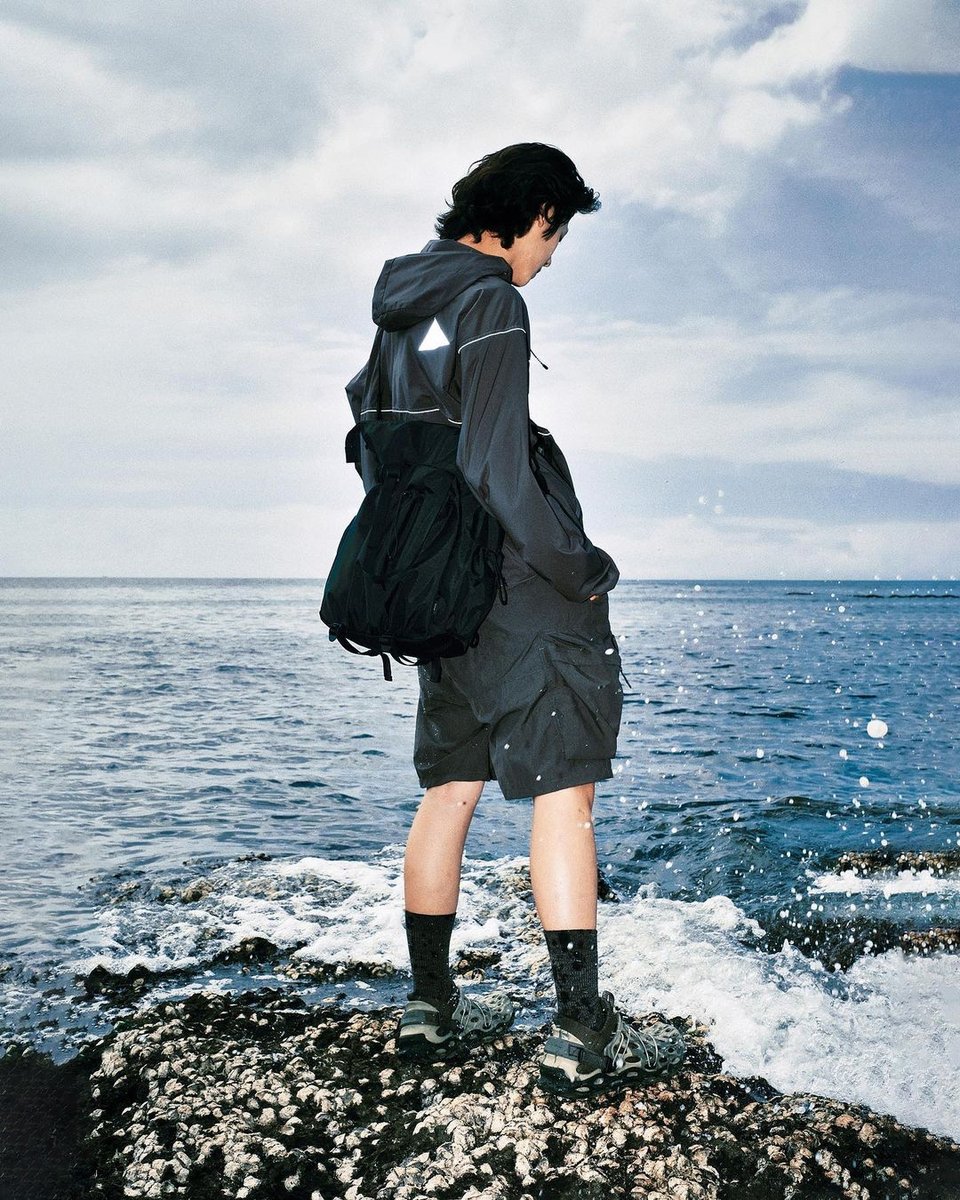 30_select's tweet photo. 「Fyber Forma TRAVR 三用變形 托特後背包」
是托特包也是後背包，更是斜肩包，一款包有三種變形，習慣怎麼背，就怎麼背。

這樣的機能變化，並沒有因此犧牲了該有的舒適感與收納性。後背包形式時，背帶有 #減壓設計。收納空間足足有 #16L的容積，可放置 #16吋筆電 的空間。

https://t.co/r6icx8CDNz https://t.co/ZDL9XirIBr