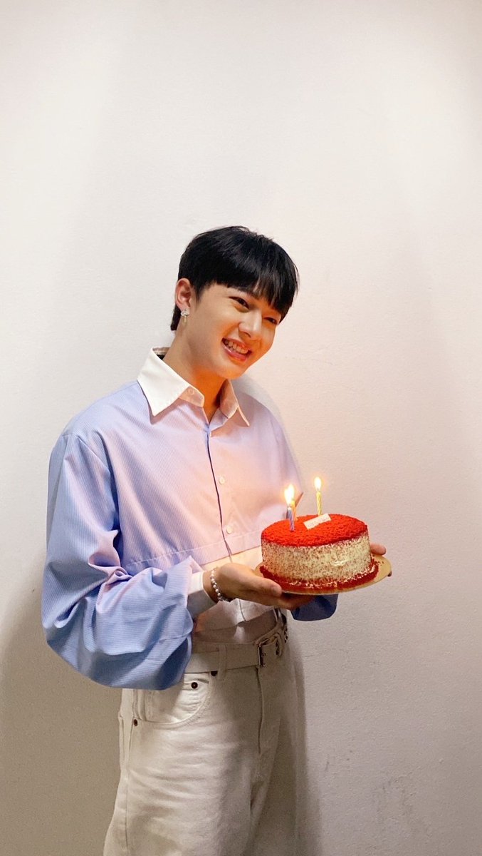 ningxueroy's tweet photo. @CwrNew
祝林林宝贝22岁生日快乐，陪你度过的第二个生日🎂🎂；
愿宝贝早日实现唱歌的梦想，成为一个大艺术家🎤🎤；
也愿宝贝和贝宝一直恩恩爱爱，甜蜜如初❤️❤️
#HBD22ndNuNew https://t.co/82SlSw7iXO