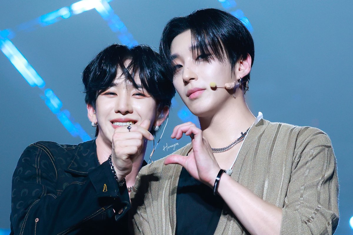 hexagon_mju's tweet photo. 230722 피크타임 앵콜콘서트     

햇님 ☀️ 달님🌕

#문종업 #MoonJongup #김병주 
#팀24시 #BAP #비에이피
@jongup_official https://t.co/MYkrXN03ls