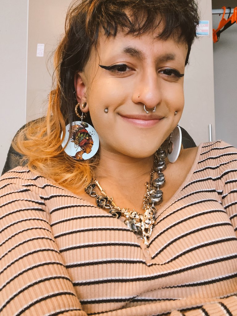 GoWildForBees's tweet photo. Daily #filterless brown trans woman writer naturalist update. Some very good light work by the @sun and feat. Cool new earrings 🤎 #selflove https://t.co/C4L8I3HGfS