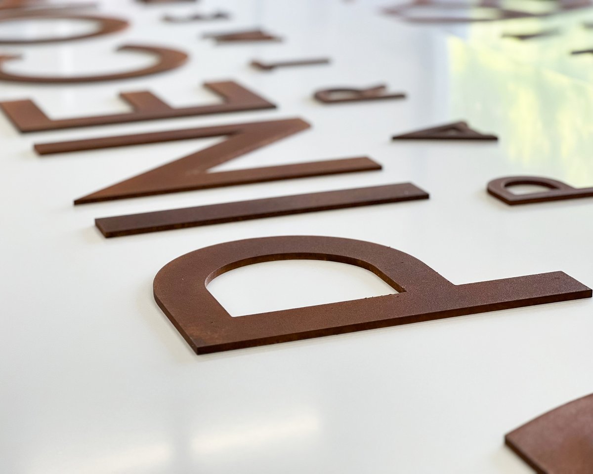 BSCSigns's tweet image. ✨ Update Your Monument Signage! ✨

Is your business ready to make a bold statement and captivate your audience? It's time to upgrade your signage with a modern touch that reflects your brand's vision and innovation! 🚀🎉

#customsigns
#monumentsign
#branddesign
#ModernSignage