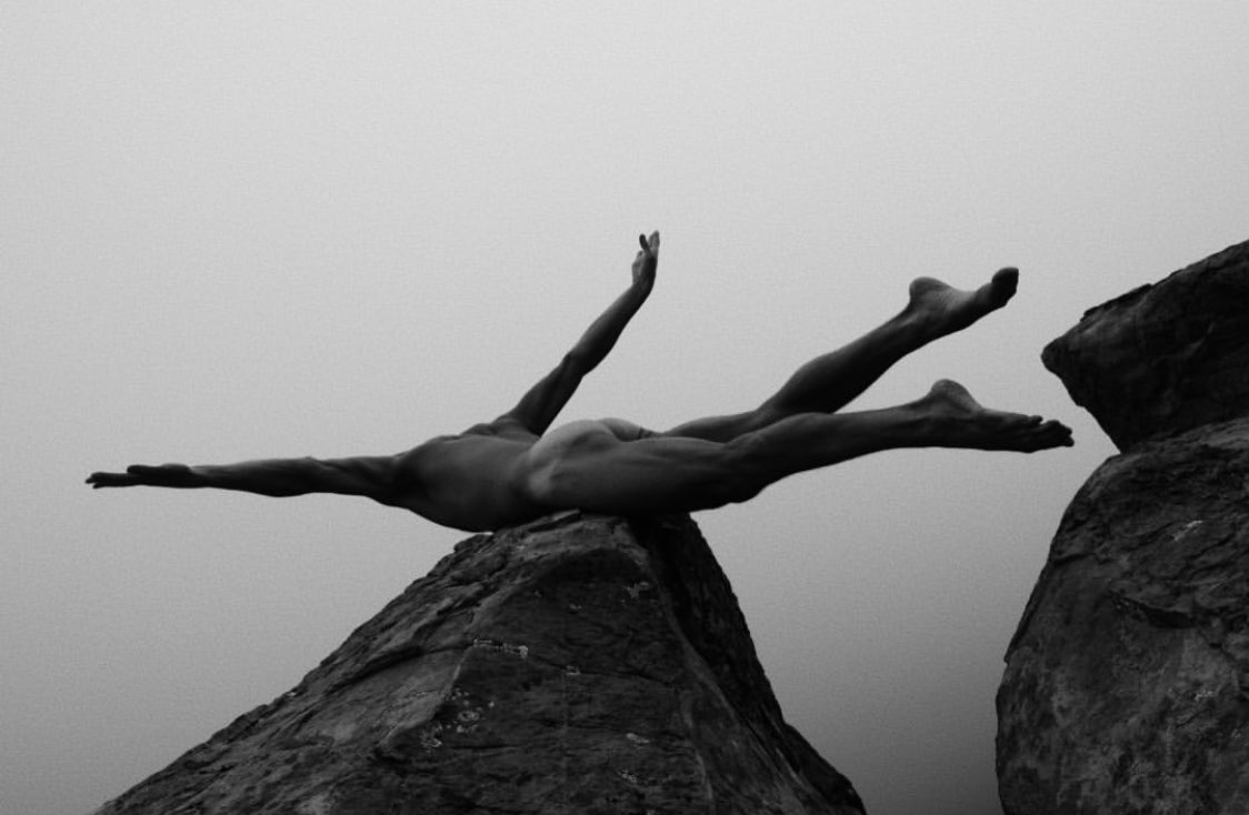 claire_salvo's tweet image. also natasha, check out @danieljohnson - he’s spent years exploring the nude body (including his own) and how it interacts with nature. here’s his IG: instagram.com/danieljohnsoni…