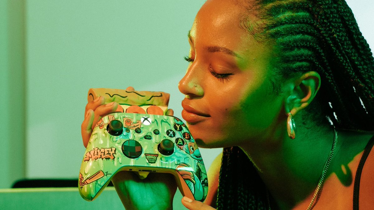 Lol, I thought this was a joke but it's not. 

Xbox Pizza Scented Controller: https://t.co/wt2uBJFhIv https://t.co/hni8EeOQU6