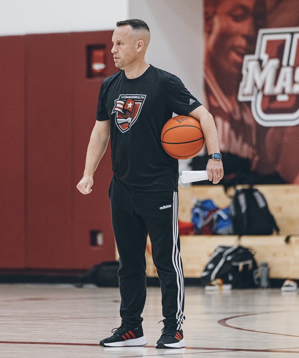 TheMassCo's tweet photo. Tonight on ESPNU at 9 PM: Join the #PledgePerPoint for Commonwealth TBT...$21 per point committed so far with a goal of $100/point #GOUMass Help us build the strongest #NIL Collective in the A10 https://t.co/nK5qILhNLD https://t.co/d1ci9j8VWV