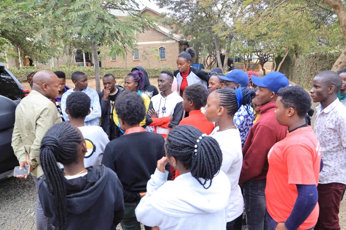 HEFMwangangi's tweet photo. After a successful engagement with grassroot leaders in Yatta,I engaged students from Kipawa Training Center at St.Pauls Catholic Church grounds,Matuu today. I paid fees for several of them as an encouragement to work hard and build their future.
#letsmakethedifference. https://t.co/4fDioCqaNI
