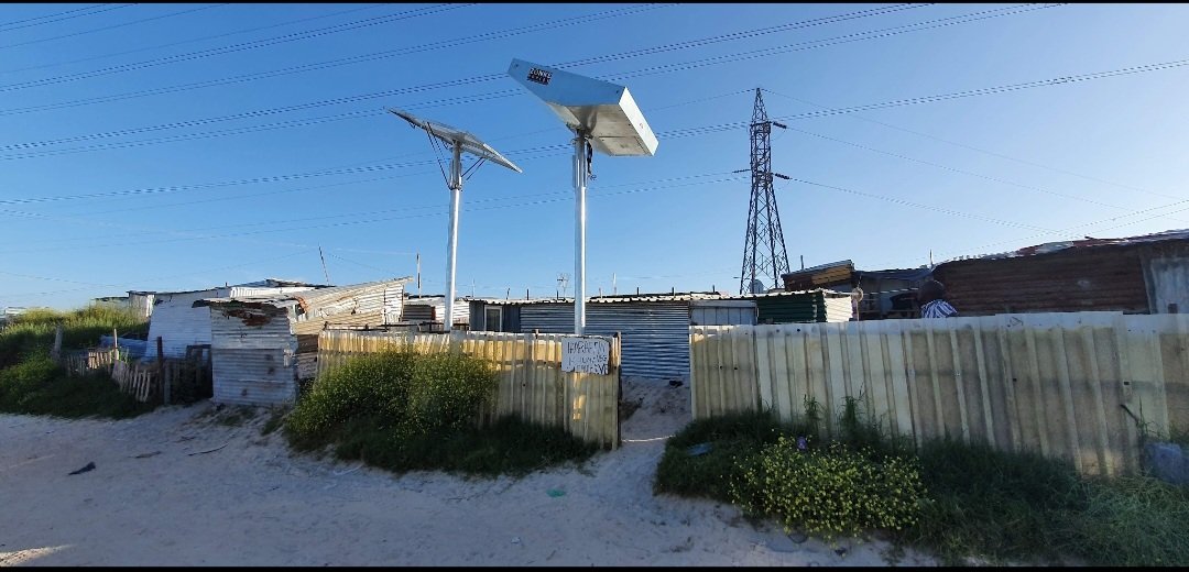 UMBANE solar towers in the Qandu Qandu informal settlement, Cape Town. @ZonkeEnergy @ExeterGeography #solar #minigrid #minigrids #SDG7 #renewables