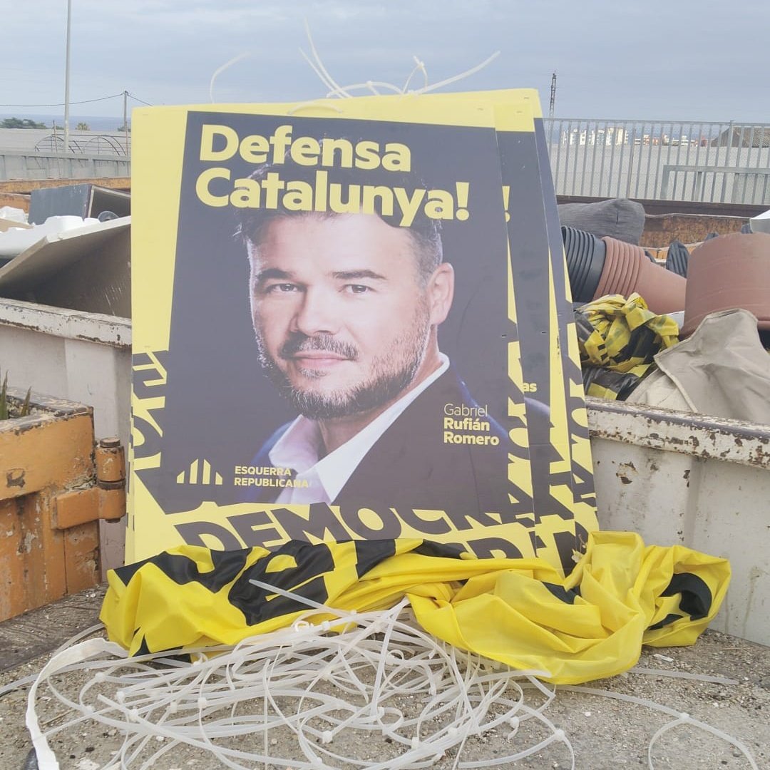 ERCCabrils's tweet photo. I com sempre, el dia després de les eleccions, tot el material de campanya ja s'ha despenjat, recollit i portat a la deixalleria. ♻️

A #Cabrils, #seguim
A #Cabrils, #semprehisom https://t.co/1699JYoNFI