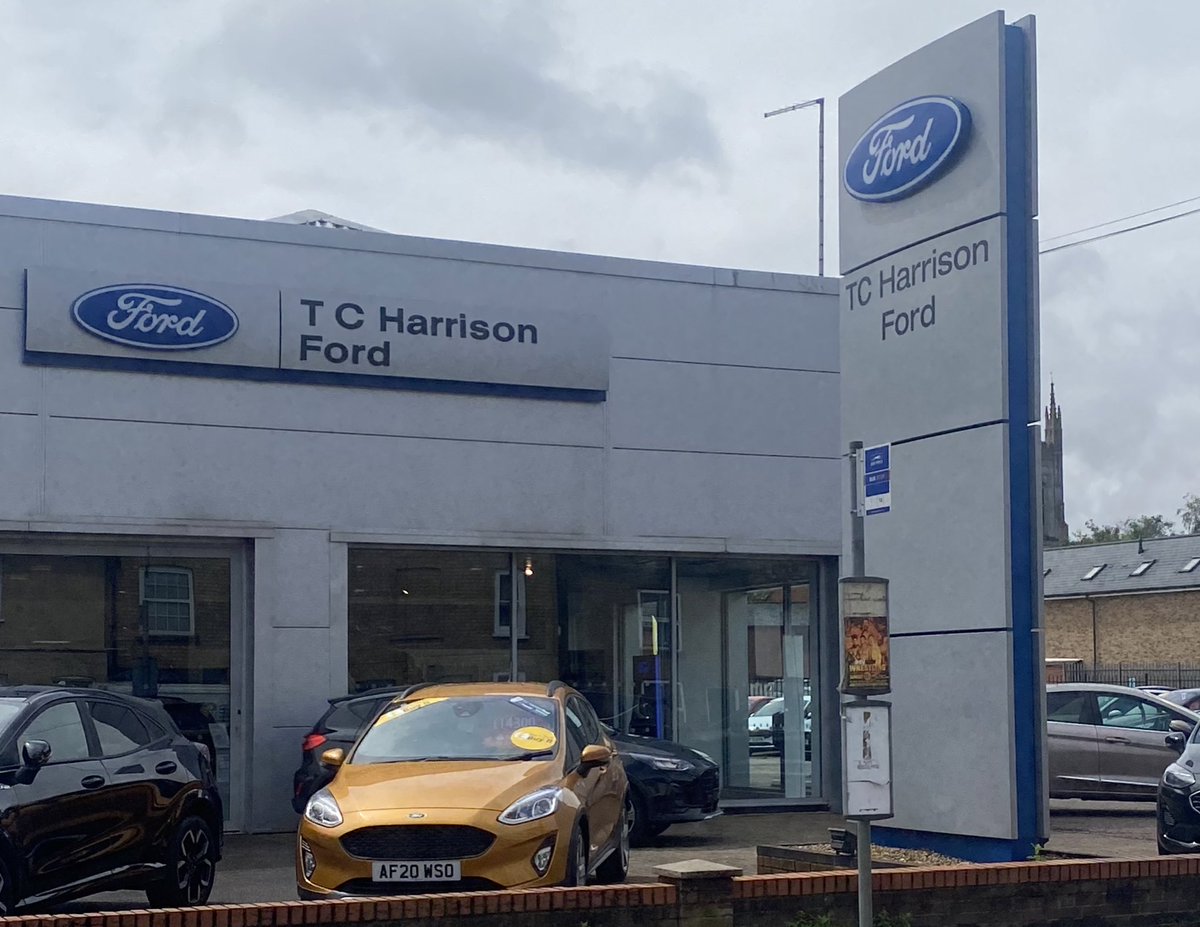 LuciaMembrado's tweet photo. Concesionario Ford en St. Neots, Inglaterra @MastersOfNaming https://t.co/aJDe08mkS3
