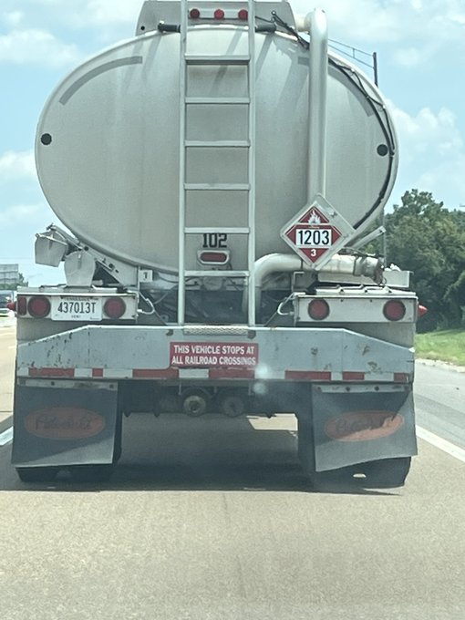 Mean Girl Mo 😍🤐♌️ - This guy just almost ran me off the road 😩😩😩 #RHEAtrucking https://t.co/KuIcJUfQeh