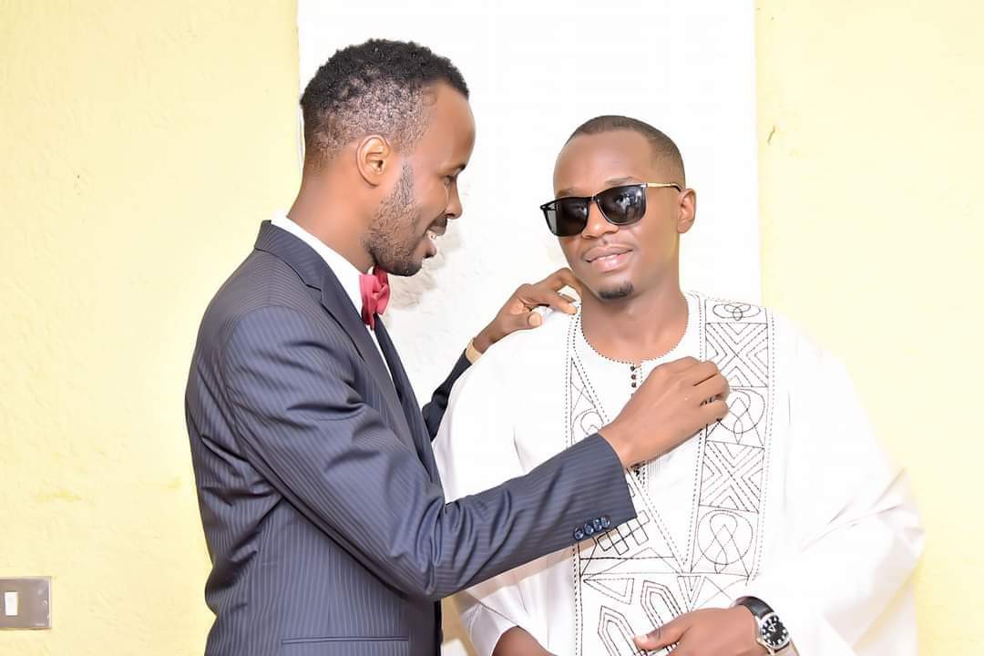 Que Dieu nous guide sur le bon chemin et facilite chacun d'entre nous un heureux ménage.