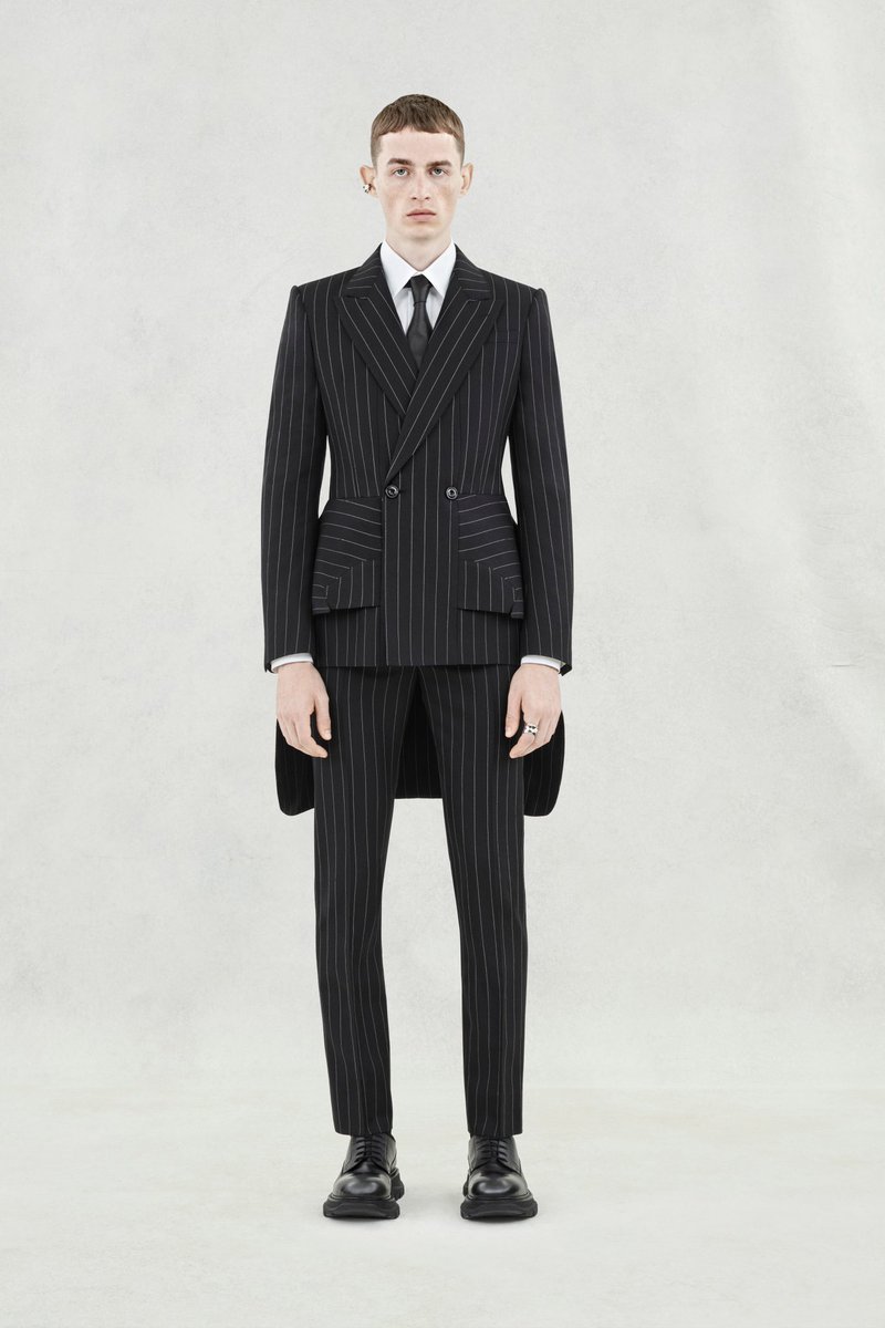 MaxKilworth's tweet photo. Alexander McQueen Spring 2024 Menswear by Sarah Burton https://t.co/V5XdNqeimz