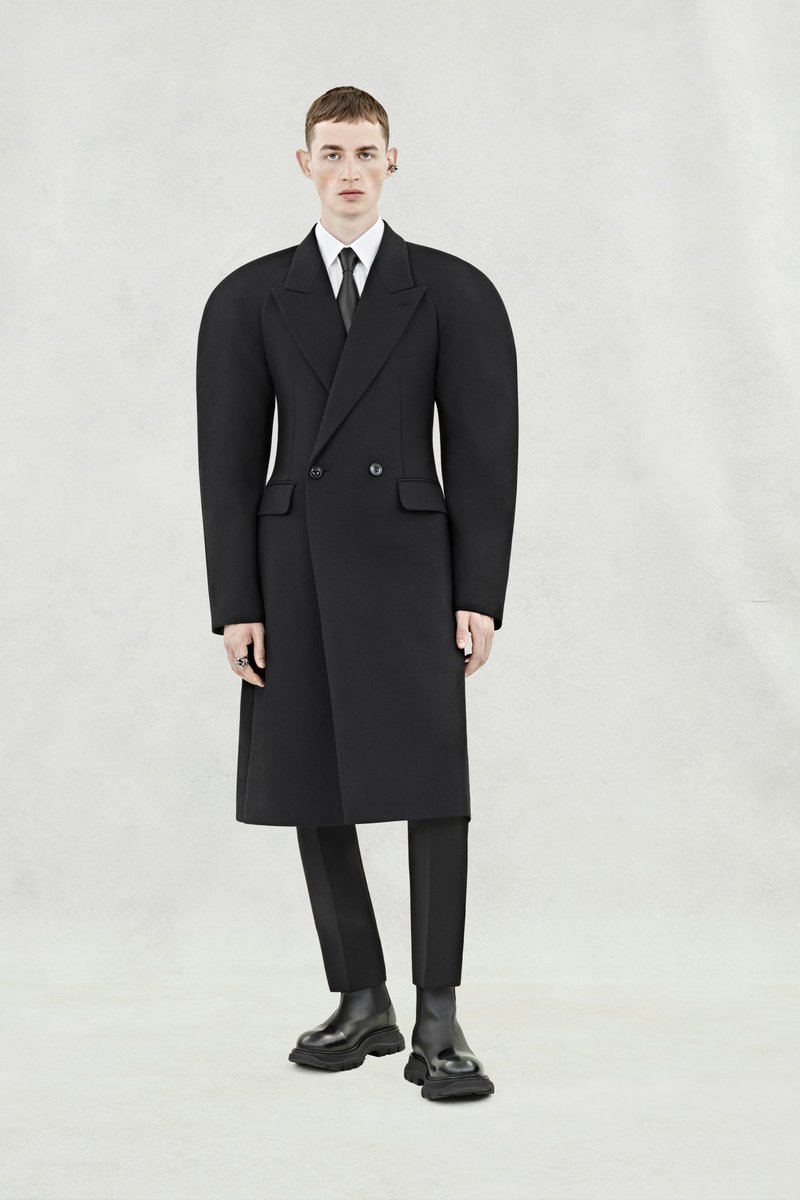 MaxKilworth's tweet photo. Alexander McQueen Spring 2024 Menswear by Sarah Burton https://t.co/V5XdNqeimz