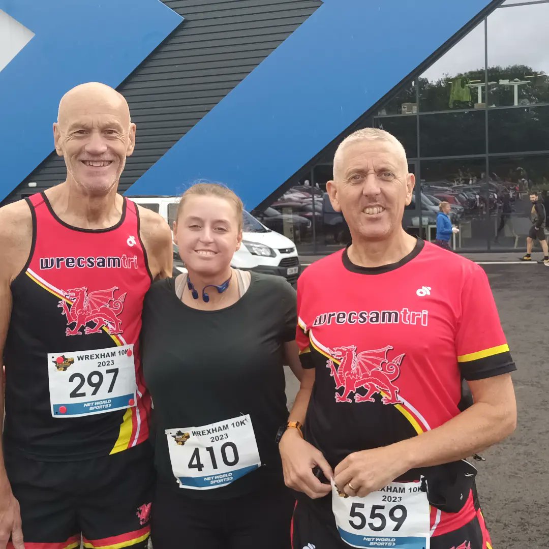HanJane_31's tweet photo. #medalmonday Helena Tipping 10k yesterday with Dad @stannerstri & our friend Ian. It may of been slow thanks to my chest & sickness that morning but I finished. After a yr since everything went 🙃 & a day in 🏥 battling to get back 🏃♀️& be me again I did it #autoimmunelife #SRUK https://t.co/nveMn9HEl8