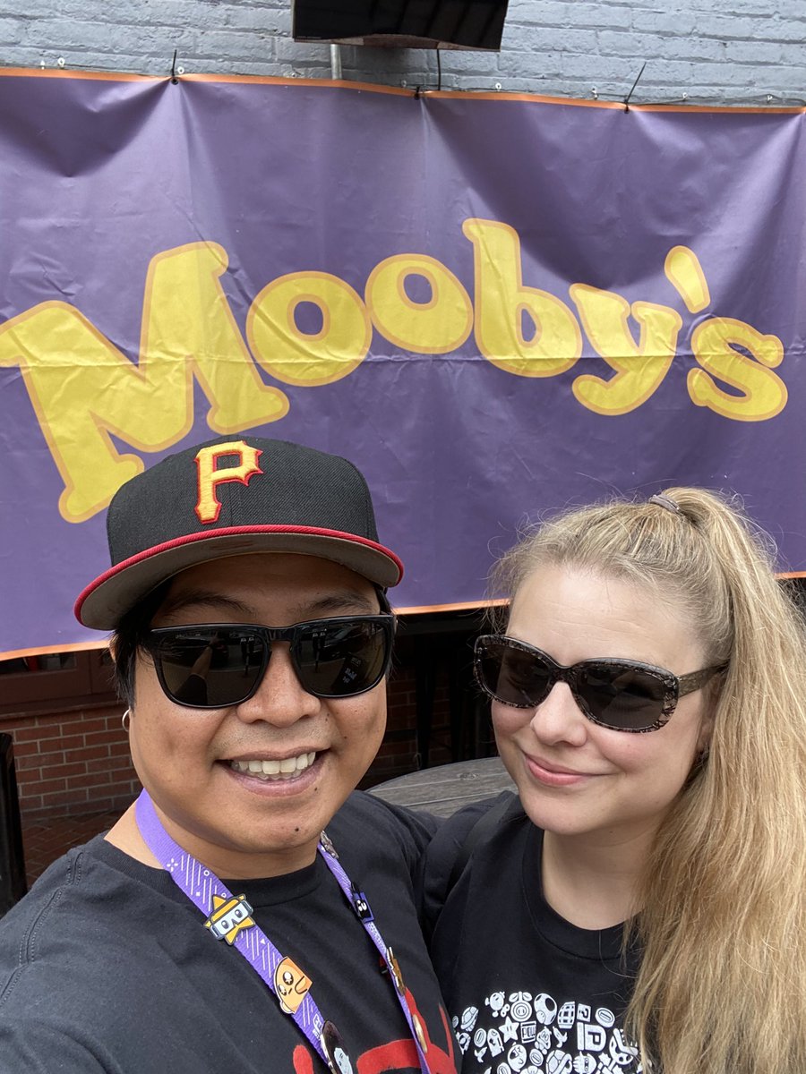 kpwhat's tweet photo. Sooo HYPED to visit @MoobysPopUp Missed a chance to meet my idols @ThatKevinSmith & @JayMewes but maybe I’ll catch em if they ever do a PopUp in AZ 🤞🏼 #Mooby #SanDiegoComicCon https://t.co/b0469syQBQ