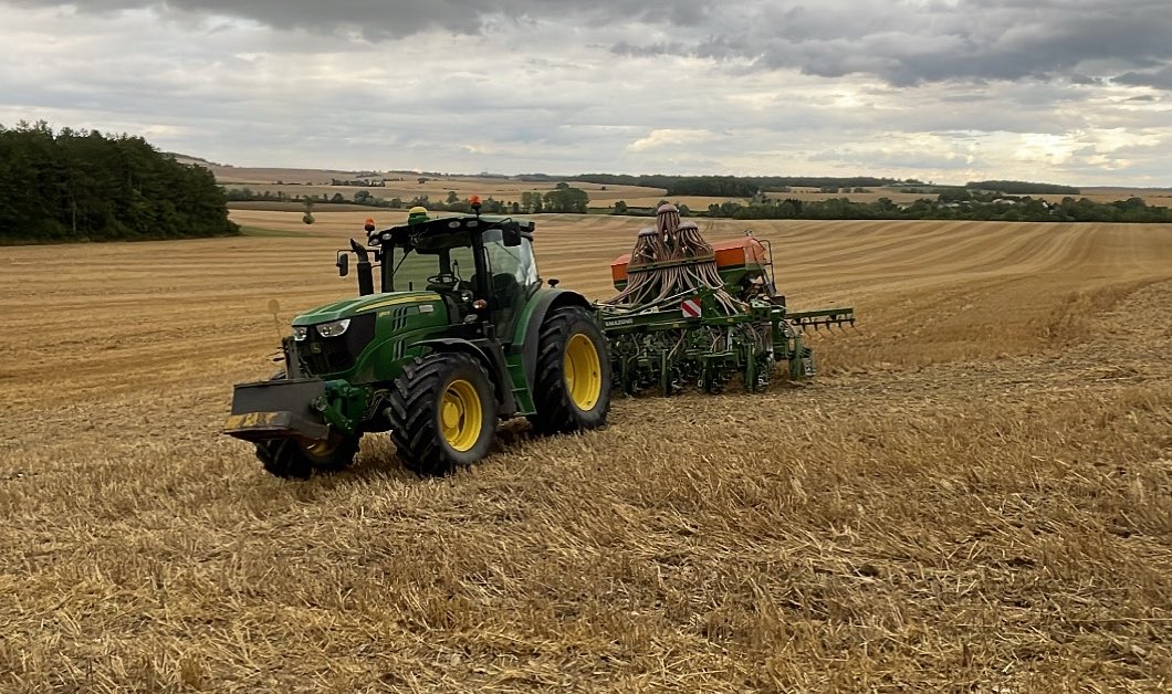 Première sortie pour le p’tit nouveau <a href="/Amazone/">AMAZONEN-WERKE H. DREYER SE & Co. KG</a> pour les semis de couverts  🌸🌼🌻
pluie 🌧️ cette nuit et demain en quantité suffisante, espérons🤞🏻