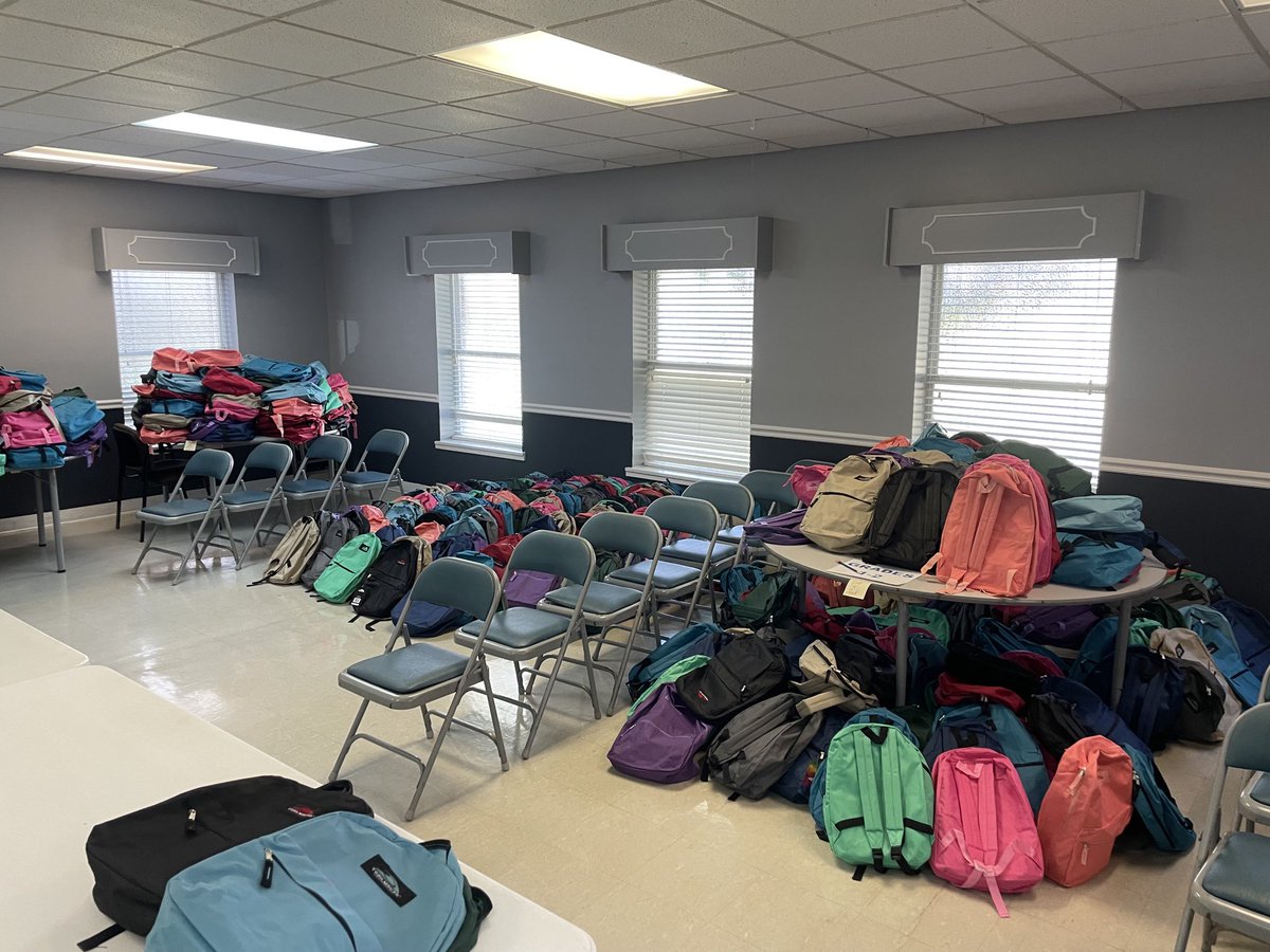 DrStevenRuff's tweet photo. Preparing for our Back to School Bash. 32 ⁦volunteers gave their time this AM and packed 550 backpacks and prepared 600 meal bags for Wednesday night. Shout out to ⁦@sendrelief⁩ for help with backpacks. #communityministry #missions ⁦@FBCPerryFL⁩ ⁦@NAMB_SBC⁩ https://t.co/UYGiqhldQg