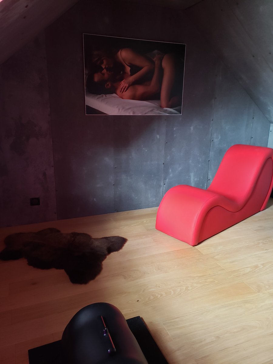 foxyroom76's tweet photo. "Découvrez la Foxyroom! Un lieu luxueux qui ravive les sens. Entre spa haut de gamme, chambre sensuelle, bibliothèque érotique, et pièce secrète... Une expérience inoubliable! #Loveroom #Amour #Détente #Érotisme" https://t.co/LVyrbGhVRI