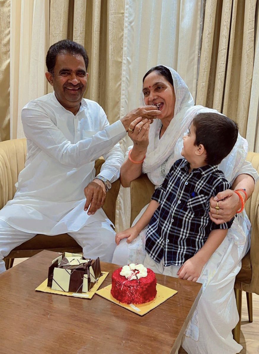 TejaGurjarBJP's tweet photo. जीवन संगिनी जी को जन्मदिन की हार्दिक बधाई, लेकिन कितने साल की हो गई ये बताने को मना किया है जी। https://t.co/zZbRl4D7gI