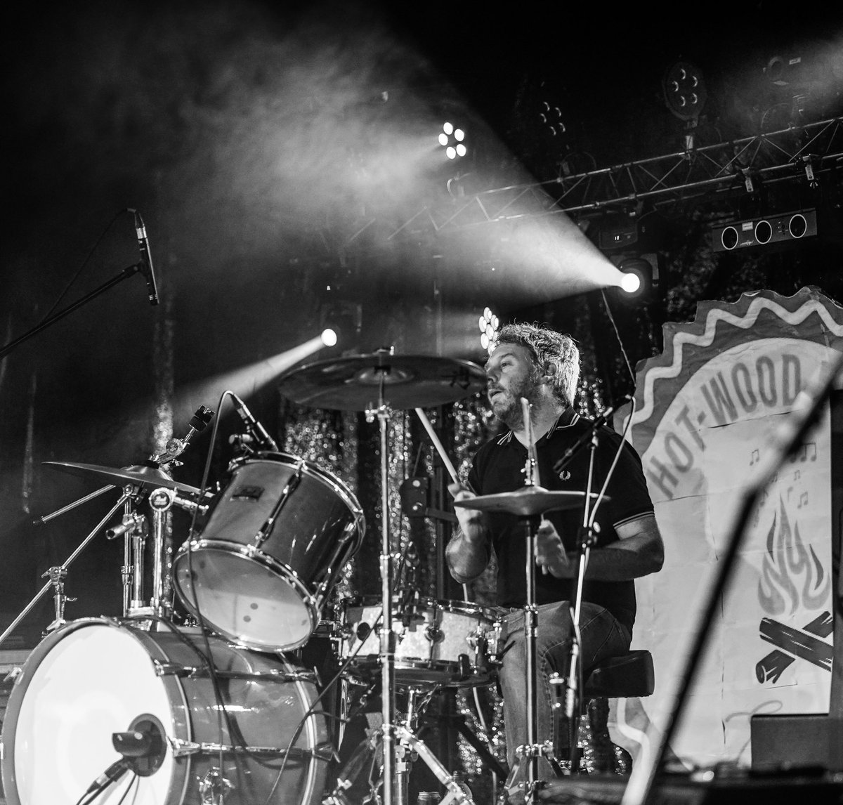 danpurdie79's tweet photo. ‘The Swans’ - HotWoodFest Music Festival 2023
🦢🦢🦢🦢
#declanswans #music #festival #comedy #poet #guitar #vocals #drums #drummer #wrexham #alwayssunnyinwrexham #superpaulmullin #festivalphotography https://t.co/V8WJTcoNj1