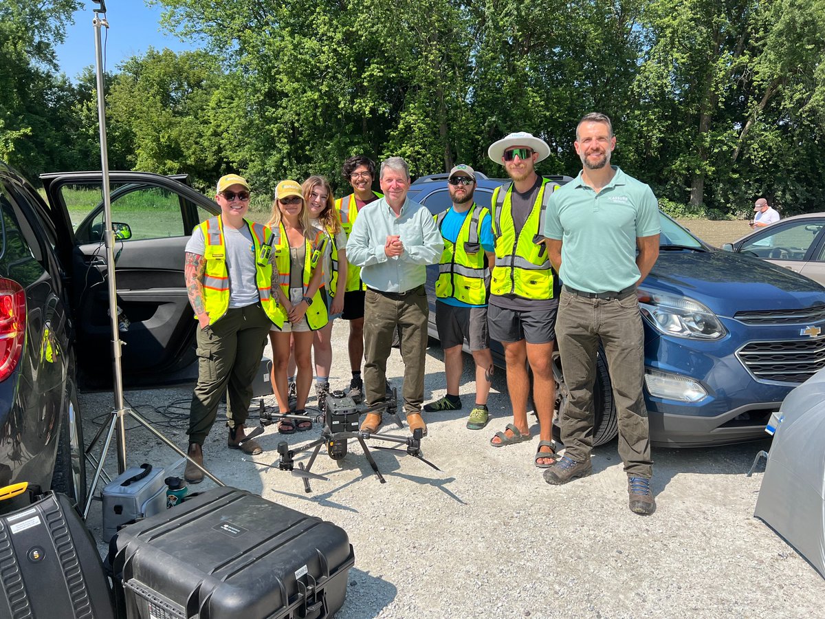 SVGarimella's tweet photo. While VT faces unprecedented challenges, it’s humbling to see our state band together. Thankful to @UVMExtension, @UVM_OEM, @jarlathond’s team, and 100s of @uvmvermont volunteers helping our neighbors. Thanks @PeterWelch, @GovPhilScott, and @anson_ag for today's visit. https://t.co/n6w2MBYO0W