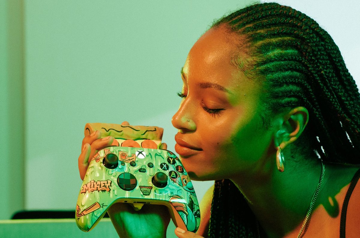 Microsoft Is Giving Away an Xbox Controller That Smells Like Pizza https://t.co/G8pK0lZT5X https://t.co/JO3Jb3IgjN