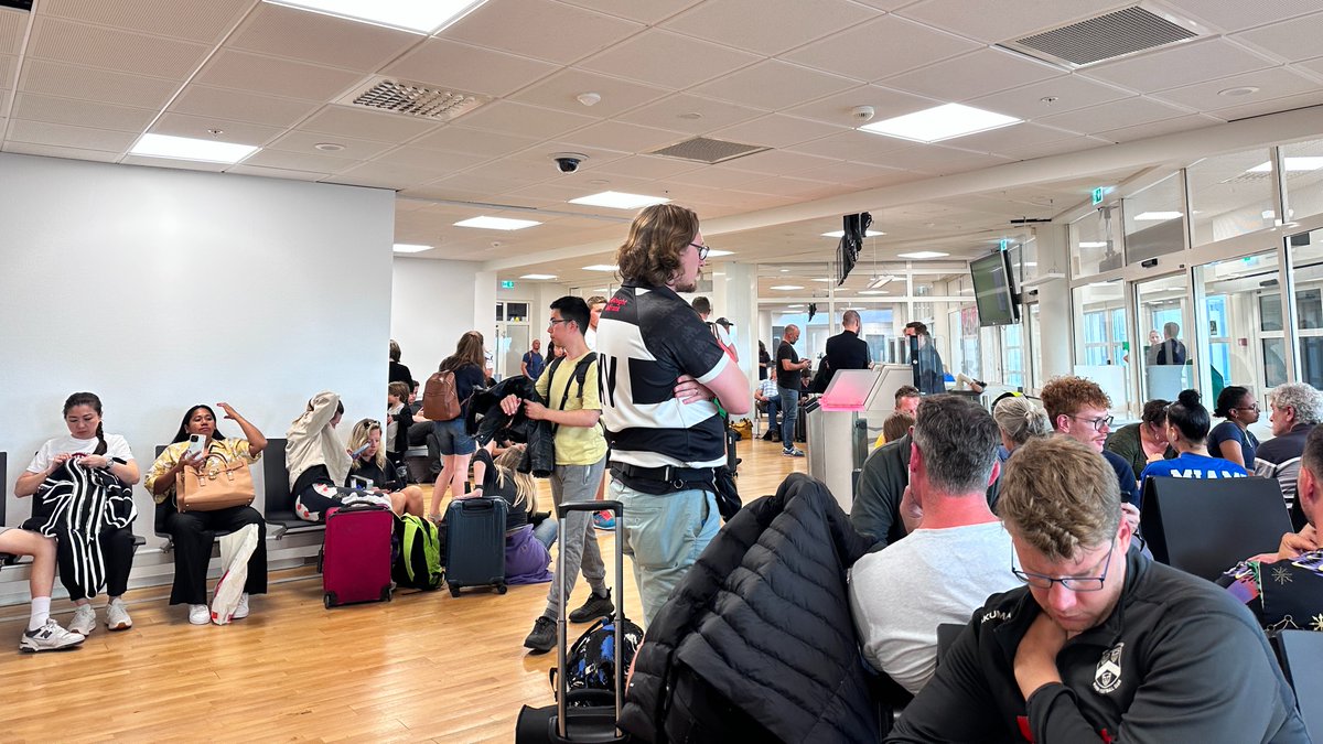 Anyaconda (@awmckenna) on Twitter photo Erm <a href="/Gatwick_Airport/">London Gatwick LGW</a> <a href="/BBCNews/">BBC News (UK)</a> What's going on? Why are hundreds (thousands) of people stranded unable to land in Gatwick.
Location: Bergen Airport, Norway Erm <a href="/Gatwick_Airport/">London Gatwick LGW</a> <a href="/BBCNews/">BBC News (UK)</a> What's going on? Why are hundreds (thousands) of people stranded unable to land in Gatwick.
Location: Bergen Airport, Norway