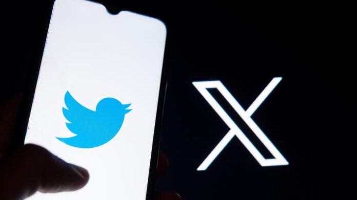 news_ghana's tweet photo. Twitter replaces bird with an X #Technology #bluebackground #brandnewlogo #ElonMusk  https://t.co/unf0haYdlG https://t.co/HFvaW9rrgE