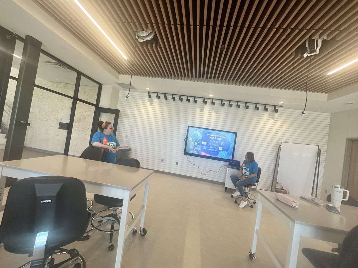 LCE_Lion_Lib's tweet photo. Diving into databases with EMS ISD librarians ❤️ #emstechfest2023 https://t.co/LajayPe97Z