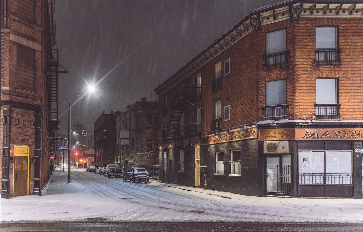 Streets of Hamilton 

King Street East and Walnut Street
Summer 2023 vs Winter 2017

#hamont #hamilton #myhamilton #hamiltontario #summervswinter #cifylife #cityphotography #instaphoto #photograghy #hamiltonphotographer #sonyalpha #a65 #SonyAlphasClub #sonyImages  #a99ii