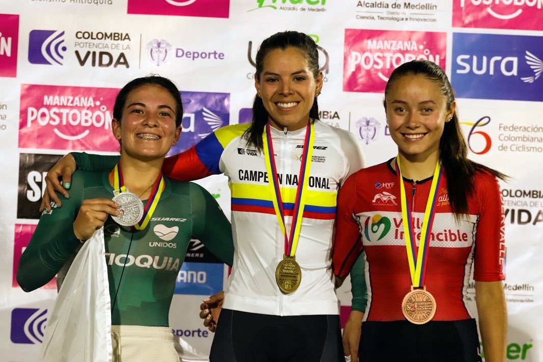🚴‍♀️🇨🇴 Felicitaciones a nuestras corredoras <a href="/jesseniamg95/">Jessenia Meneses</a> y Elizabeth Castaño por sus medallas en el Campeonato Nacional de Pista Élite.

Prueba por Puntos

🥇 Jessenia Meneses (Antioquia) 28 pts
🥈 Elizabeth Castaño (Antioquia) 23 pts   
🥉 Lina Mabel Rojas (Valle) 17 pts