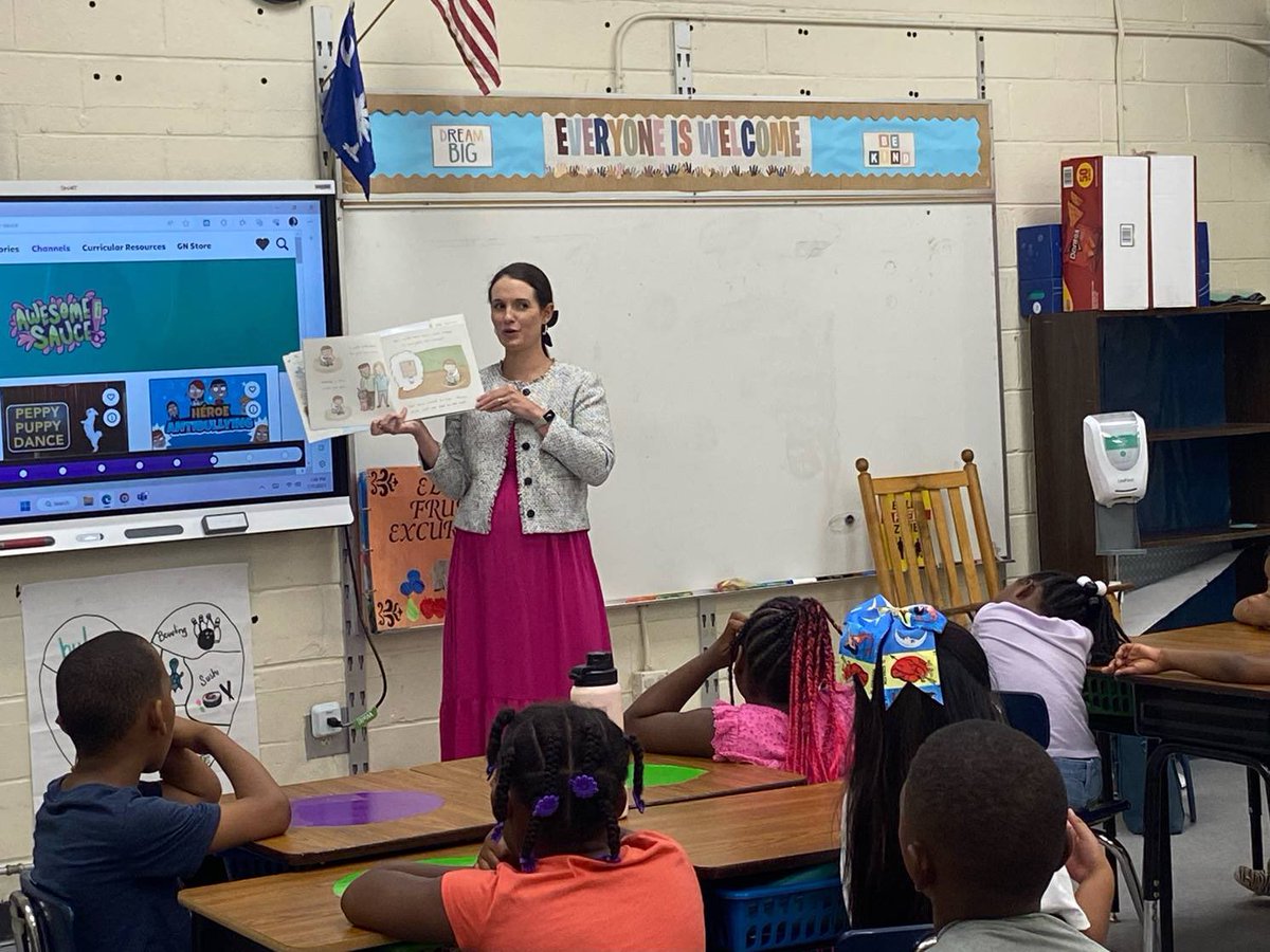 ABOTASC member Jess Gooding read to students at South Kilbourne Elementary school as part of the ABOTA FOUNDATION'S AT BAT PROGRAM (ABOTA TEACHES: BALANCE, ADVOCACY &amp; TOLERANCE).