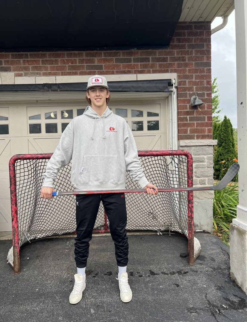 Hockey Gives Blood tweet media