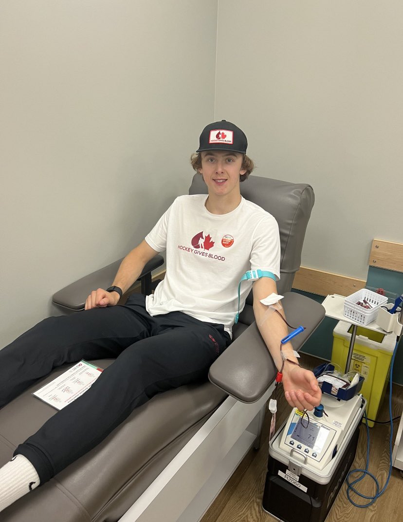 Hockey Gives Blood tweet media
