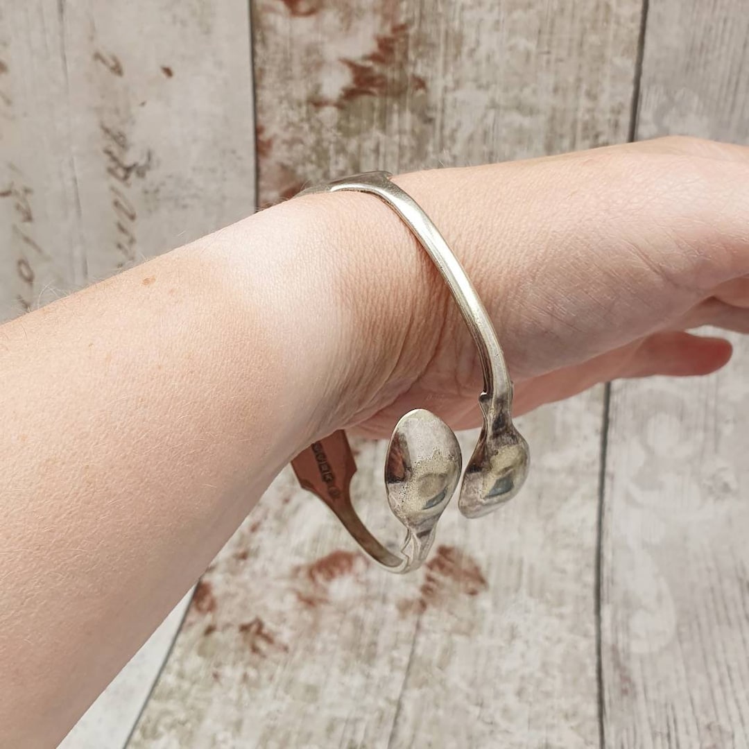 martisanne's tweet photo. How cool is this a spoon bracelet made from sugar tongs https://t.co/Bv8JLpQX7u #SMILEtt23 #spooniebracelet #spooniesoftwitter #flatwarejewelry #coolbracelet #uniquebracelet #summerfashion #statementbracelet #armcandy #cooljewelry https://t.co/CnP9hD56Ni