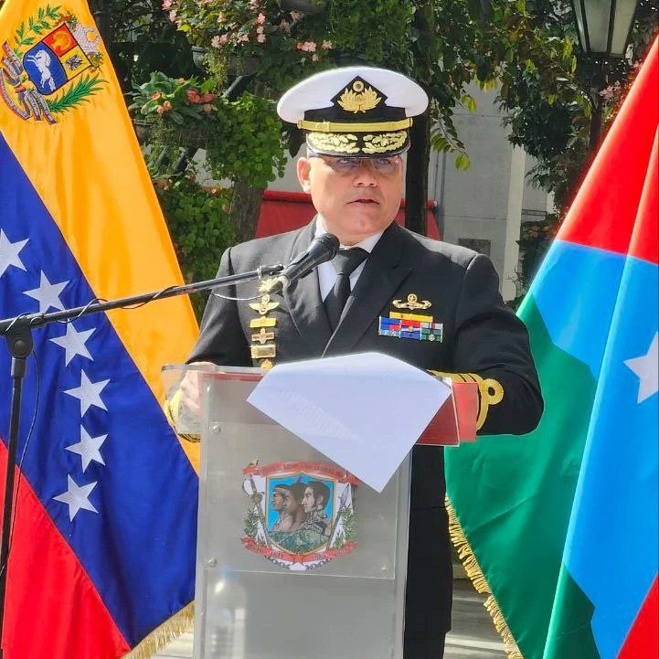 #24Jul | acompañamos a la AJ <a href="/gestionperfecta/">Carmen Meléndez</a>  y Jefe de Gobierno <a href="/Nahumjfernandez/">Nahum Fernandez</a> a la celebración del natalicio del Padre Simón Bolívar en su espíritu inmortal, así mismo conmemoramos el Bicentenario de la Batalla Naval del Lago que selló la Patria inexpugnable #BatallaNaval200